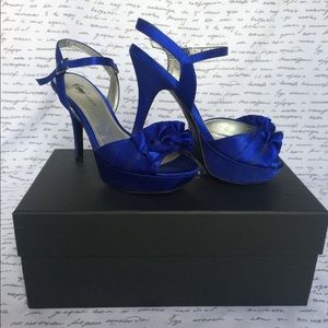 💙Beautiful Royal Blue Heels 💙